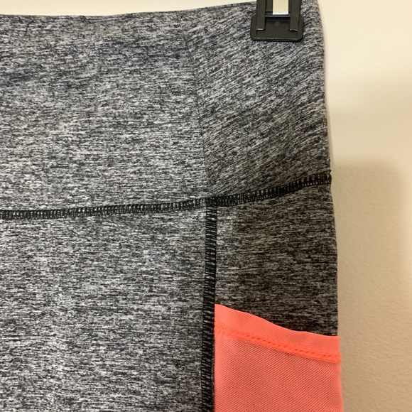 Athletic Crop Capri Leggings - Picture 3 of 6